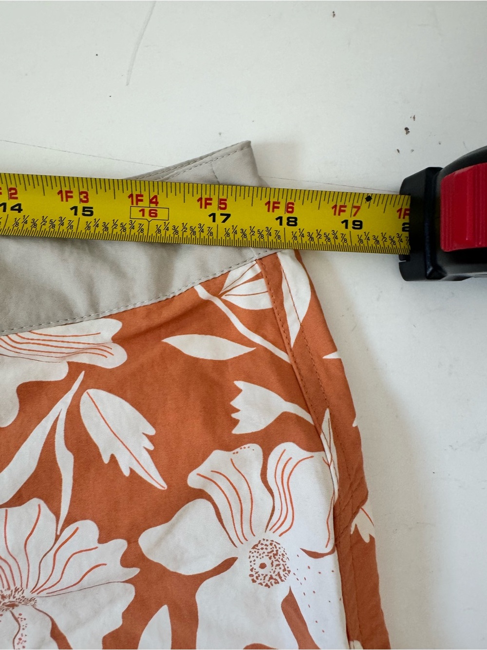 Patagonia Womens Wavefarer Boards Shorts 5" Orange/Peach White Floral Sz 12 - Picture 9 of 11